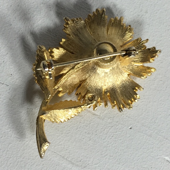 Vintage Gold Tone Faux Pearl Brooch/Pin - Picture 5 of 8